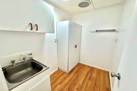 Photo of property in 22 Kingsclere Place, Goodwood Heights, Auckland, 2105