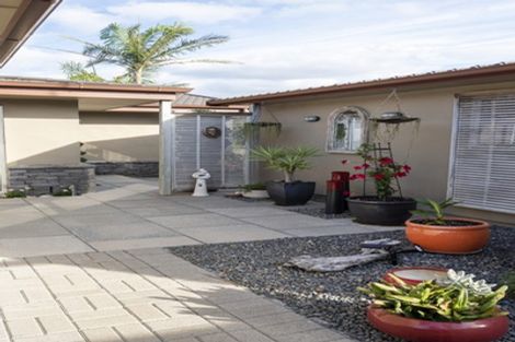 Photo of property in 3 Pounamu Place, Shelly Park, Auckland, 2014