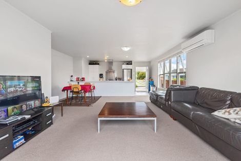 Photo of property in 22a Rewarewa Road, Te Atatu Peninsula, Auckland, 0610