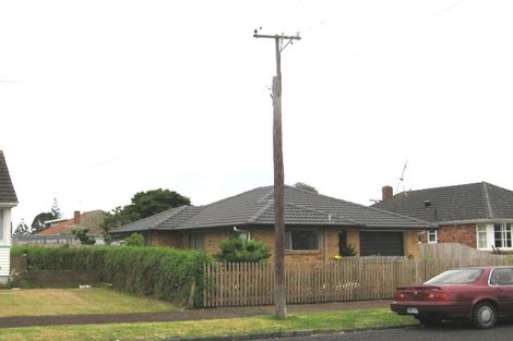 Photo of property in 24 Tuakiri Street, Point England, Auckland, 1072