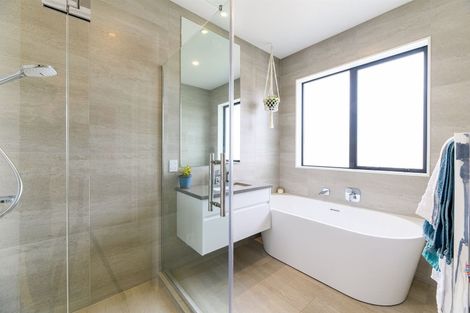 Photo of property in 14 Walter Ruddock Avenue, Kumeu, 0810