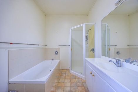 Photo of property in 1/410 Glenfield Road, Glenfield, Auckland, 0629