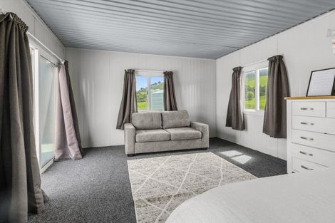 Photo of property in 35 Te Mahoe Road, Mokau, 4376