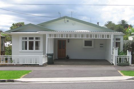 Photo of property in 2/14 Hastings Parade, Devonport, Auckland, 0624