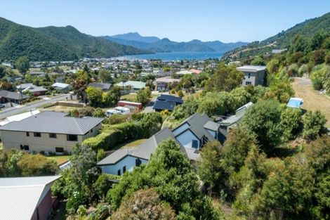 Photo of property in 18 Moana View Road, Waikawa, Picton, 7220