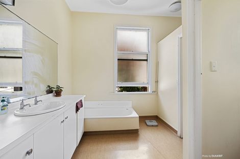 Photo of property in 11 Brougham Street, Mount Victoria, Wellington, 6011