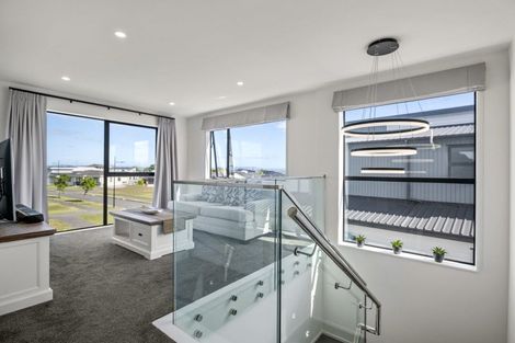 Photo of property in 11 Koiora Road, Clarks Beach, 2122