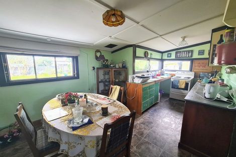 Photo of property in 13 Beach Street, Tangimoana, 4822