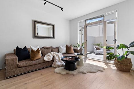 Photo of property in Henry Walton Flats, 7/2 Upper Queen Street, Auckland Central, Auckland, 1010