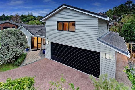 Photo of property in 8a Woodfern Crescent, Titirangi, Auckland, 0604