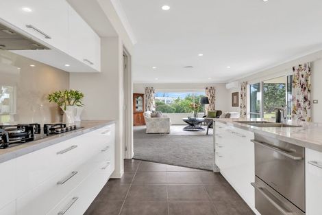 Photo of property in 9 Portofino Point, Karaka, Papakura, 2113