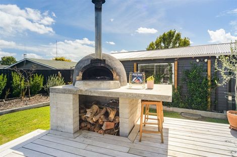 Photo of property in 2 Alma Place, Milson, Palmerston North, 4414