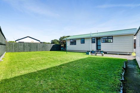 Photo of property in 18 Pohutukawa Drive, Opunake, 4616