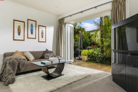 Photo of property in 2 Oscar Road, Greenhithe, Auckland, 0632