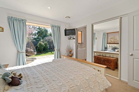 Photo of property in 1 Edgewater Lane, Halswell, Christchurch, 8025