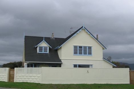 Photo of property in 95 Seaview Road, Paraparaumu Beach, Paraparaumu, 5032