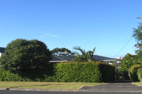 Photo of property in 2/23 Tui Glen Road, Birkenhead, Auckland, 0626