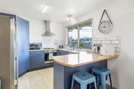 Photo of property in 58 Rivervale Grove, Stanmore Bay, Whangaparaoa, 0932