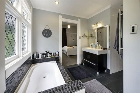 Photo of property in 25 Kennedy Road, Napier South, Napier, 4110