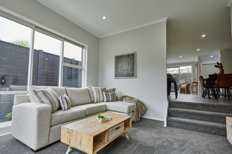 Photo of property in 42 Karepiro Drive, Stanmore Bay, Whangaparaoa, 0932