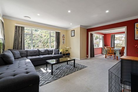 Photo of property in 5 Mahoe Street, Tawa, Wellington, 5028