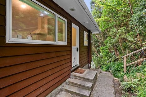 Photo of property in 1/15 Bloomsbury Grove, Newlands, Wellington, 6037