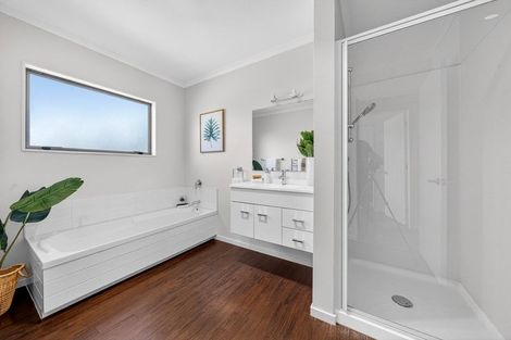 Photo of property in 8 Redwood Lane, Martinborough, 5711