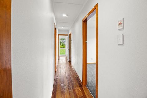 Photo of property in 31 Awanui Street, Merrilands, New Plymouth, 4312