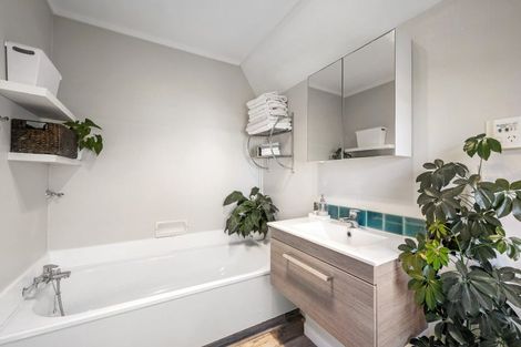 Photo of property in 9/354 Muritai Road, Eastbourne, Lower Hutt, 5013