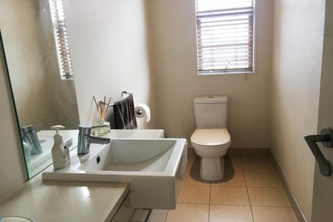 Photo of property in 77 Fairview Avenue, Fairview Heights, Auckland, 0632