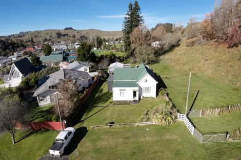 Photo of property in 3 Waitipapa Road, Hunterville, 4730