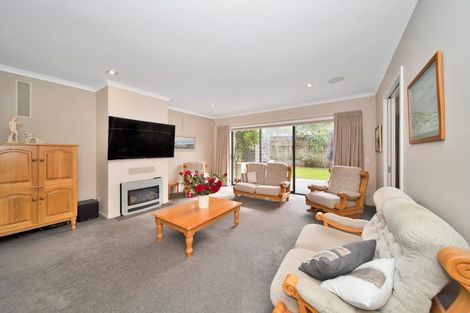 Photo of property in 11 Links Drive, Waiwhakaiho, New Plymouth, 4312
