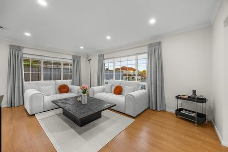Photo of property in 8 William Woods Court, Flat Bush, Auckland, 2016