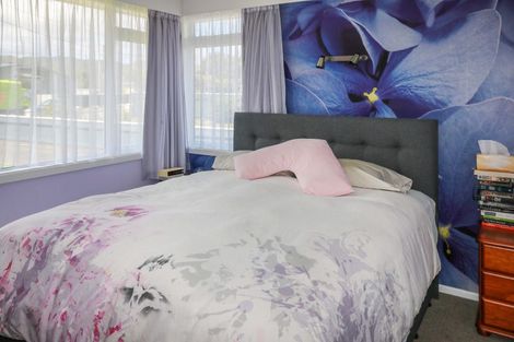 Photo of property in 5 Holyoake Crescent, Avalon, Lower Hutt, 5011