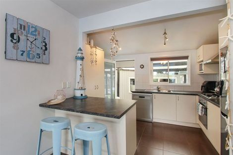 Photo of property in 92 Wharf Road, Clarks Beach, Pukekohe, 2679