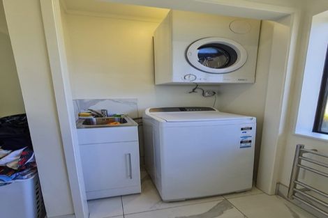 Photo of property in 43 De Quincey Terrace, Highland Park, Auckland, 2010