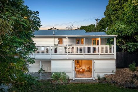 Photo of property in 52 Tiri Tiri Road, Birkdale, Auckland, 0626