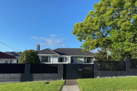 Photo of property in 7 Tiroroa Avenue, Te Atatu South, Auckland, 0610