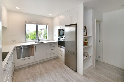 Photo of property in 3/22 Northcross Drive, Oteha, Auckland, 0632