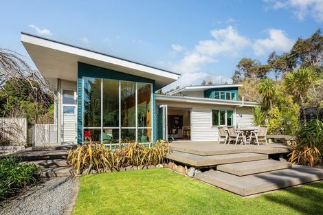 Photo of property in 21 Paekakariki Hill Road, Pauatahanui, Porirua, 5381