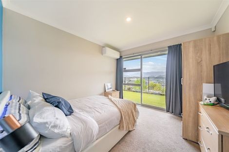 Photo of property in 15 James Nairn Grove, Riverstone Terraces, Upper Hutt, 5018