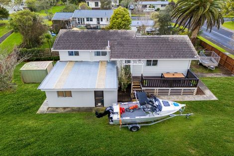 Photo of property in 3 St Margaret Place, West Harbour, Auckland, 0618