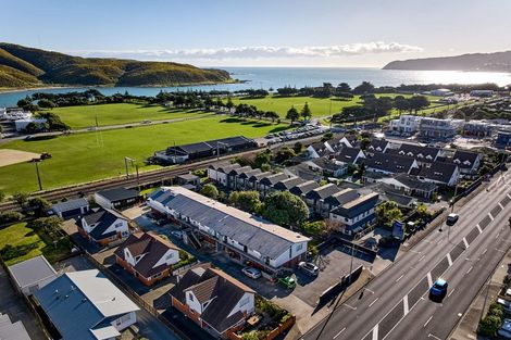 Photo of property in 2/35 Mana Esplanade, Paremata, Porirua, 5026