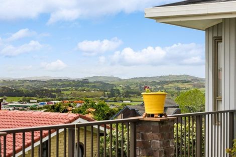 Photo of property in 12 Dunolly Place, Pukekohe, 2120