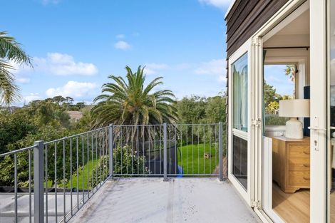 Photo of property in 16 Almond Grove, Greenhithe, Auckland, 0632