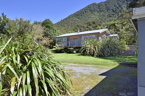 Photo of property in 3215 Archers Road, Tennyson Inlet, 7195