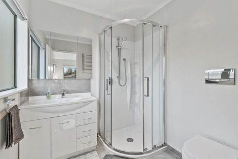 Photo of property in 50 Bronzewing Terrace, Unsworth Heights, Auckland, 0632