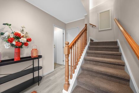 Photo of property in 6 Harbour Lights Close, West Harbour, Auckland, 0618