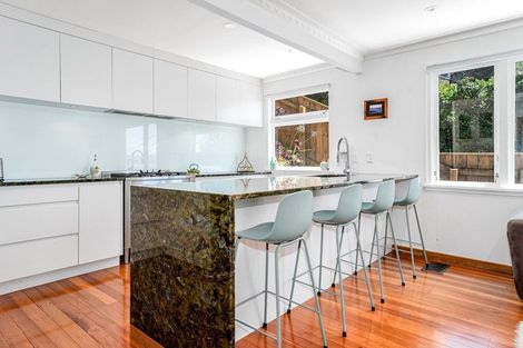 Photo of property in 62 Evans Bay Parade, Roseneath, Wellington, 6021