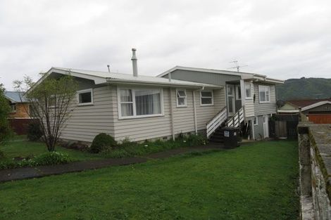 Photo of property in 35 Hillside Drive, Maoribank, Upper Hutt, 5018